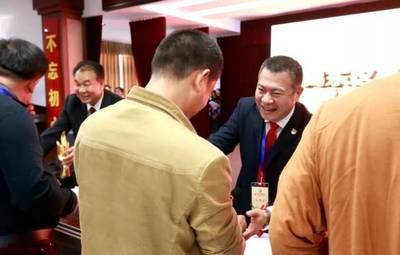 暢敘桑梓情 共謀新發(fā)展 投資興辦實(shí)業(yè)，共建家鄉(xiāng)未來(lái)